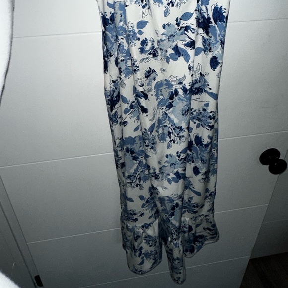 Princess Polly floral midi dress. - Picture 2 of 4
